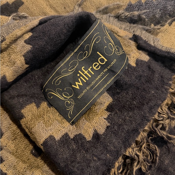 Aritzia Wilfred Scandi Merino Wool Blanket Scarf - Picture 4 of 5